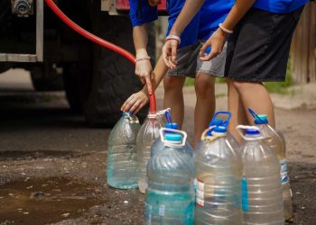 Молодежь ДНР продолжает поддерживать население в условиях водного кризиса