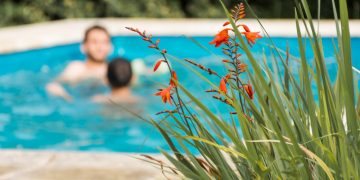 Как правильно ухаживать за каркасным бассейном?