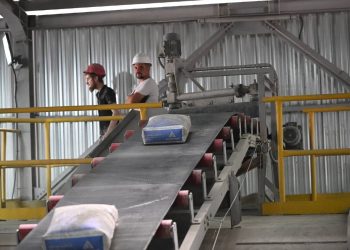 Амвросиевский цементный завод расширяет производство