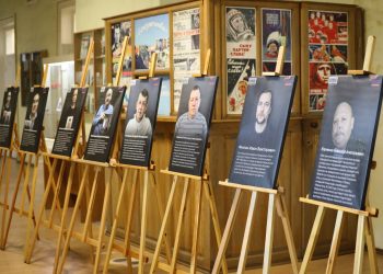 В Донецке открылась передвижная фотовыставка «Отец Героя»