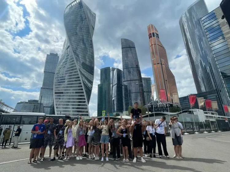 Порядка 1400 школьников из воссоединённых регионов посетили Москву по программе «Культурная карта 4+85»