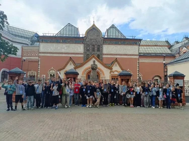 Порядка 1400 школьников из воссоединённых регионов посетили Москву по программе «Культурная карта 4+85»