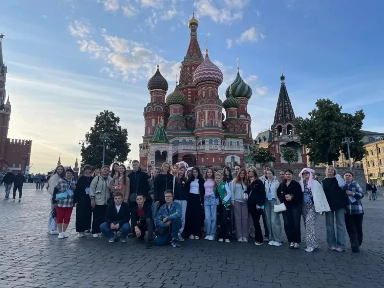 Порядка 1400 школьников из воссоединённых регионов посетили Москву по программе «Культурная карта 4+85»