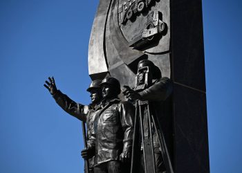 В Волновахе открыли монумент «Памяти Героев-дорожников»