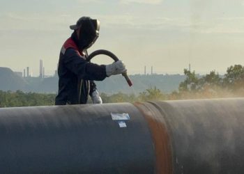 В Енакиево восстанавливают водовод протяженностью более трёх километров