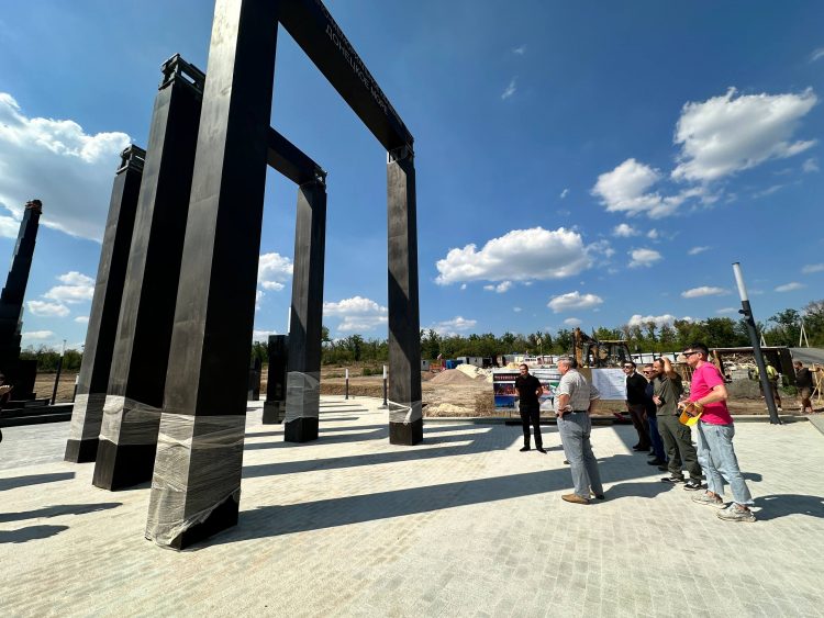 На «Донецком море» завершается строительство мемориального комплекса