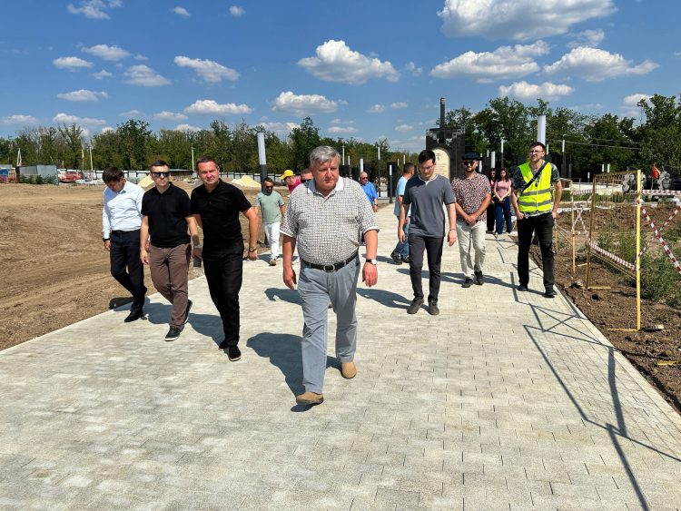 На «Донецком море» завершается строительство мемориального комплекса