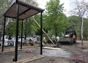 Благоустройство центрального бульвара в Торезе завершат в октябре