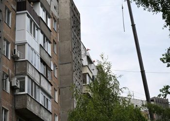 Глава ДНР поручил устранить протечки крыш в многоквартирных домах до 15 сентября