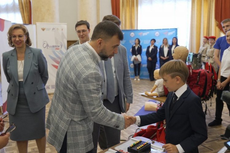 Денис Пушилин: Патриотическое воспитание – важная часть образования школьников в ДНР