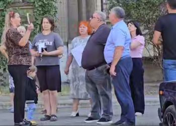 Игорь Мартынов встретился с жителями Енакиево и Юнокоммунаровска и взял на контроль их обращения