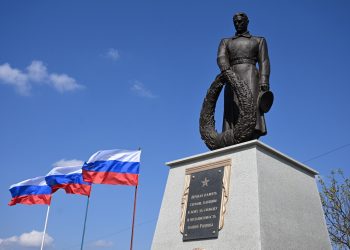 На Мазютином бугре в Шахтерском округе открыли восстановленный монумент советским воинам