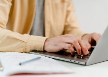 Как исправить сведения о своем трудовом стаже онлайн?