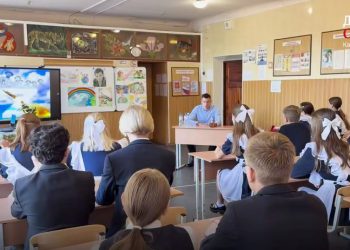 Финалисты кадрового конкурса «Донбасс.СВОи Герои» проводят уроки мужества в школах