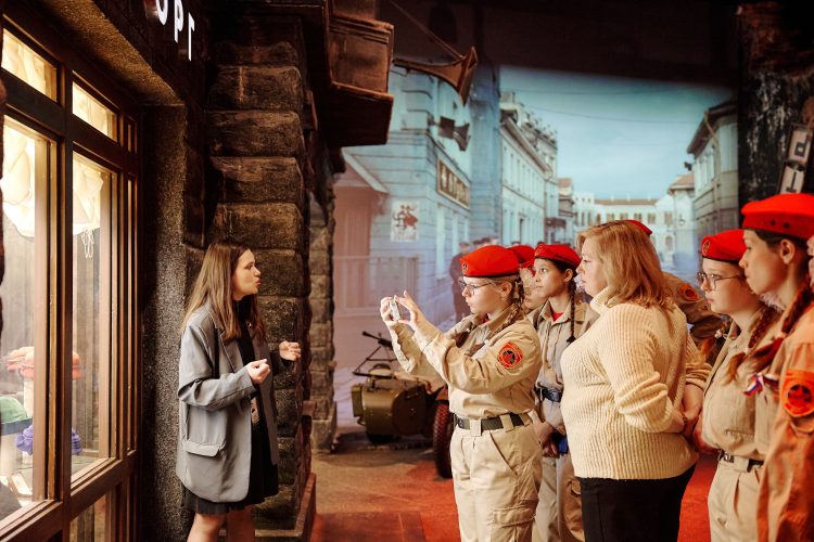 Ребята из Донбасса и Новороссии приняли участие в патриотическом маршруте «История Великой Победы»