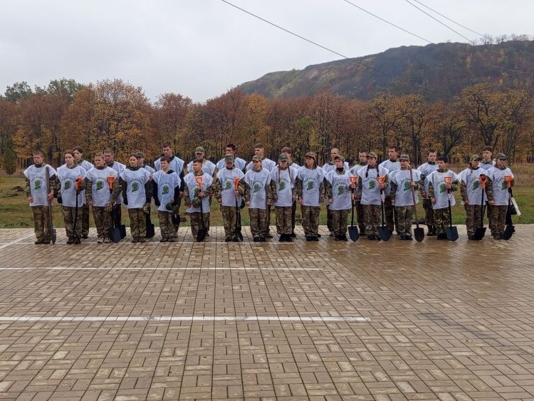 В донецком парке имени А. Захарченко заложили Аллею казачьей славы