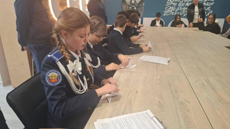 В Доме народов России в ДНР прошла акция памяти «Дни белых журавлей»