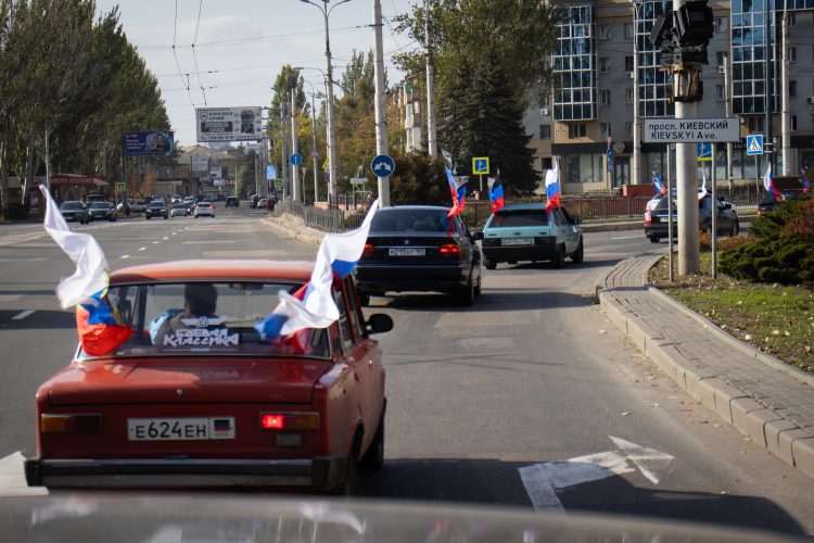 В ДНР прошел автопробег в честь Дня флага Республики
