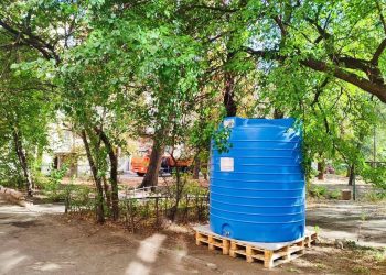 В Донецке ускорили установку емкостей под воду для населения