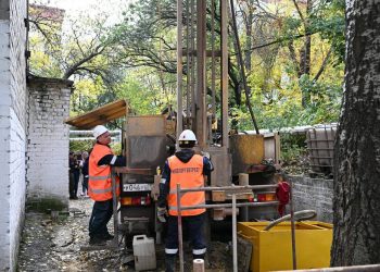 В Донецке бурят девять новых скважин для обеспечения котельных водой