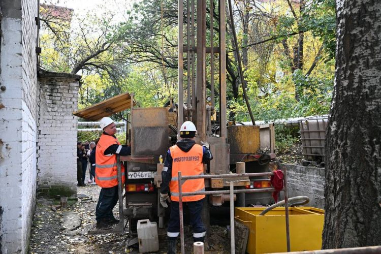 В Донецке бурят девять новых скважин для обеспечения котельных водой