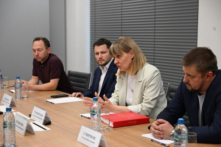 Работы военных художников Студии им. Грекова будут выставлены в школах ДНР