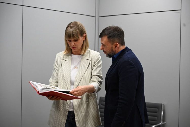 Работы военных художников Студии им. Грекова будут выставлены в школах ДНР