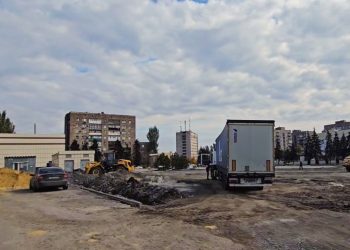 В Енакиево благоустраивают центральную площадь Ленина