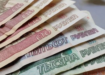 деньги рубли, выплаты, пособия, зарплата и пенсия