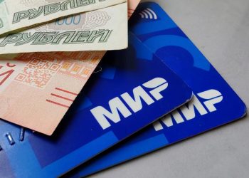 банковская карта МИР и деньги