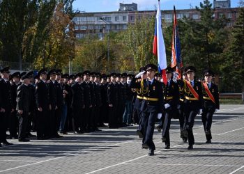 Первые офицерские погоны вручили 65 курсантам Донецкого филиала академии МВД России