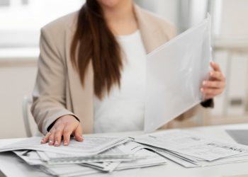 Можно ли без согласия работника возложить на него выполнение обязанностей временно отсутствующего работника?