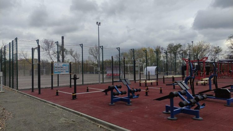 На территории ДонГУ строят две спортивные площадки