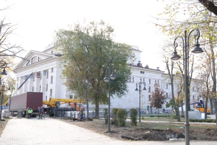 В Мариуполе завершается восстановление драматического театра