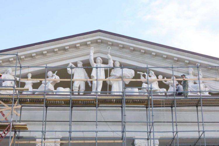 В Мариуполе завершается восстановление драматического театра