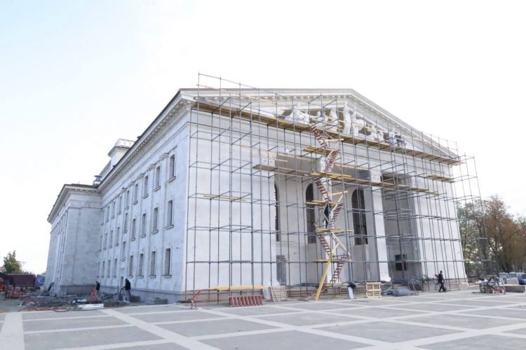 В Мариуполе завершается восстановление драматического театра