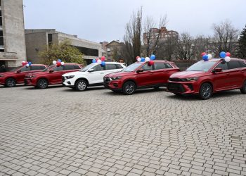 Ещё пять ветеранов боевых действий с инвалидностью получили автомобили на ручном управлении