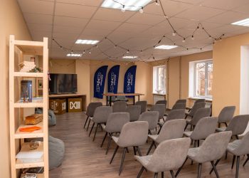 В Харцызске завершается капремонт первого молодежного центра