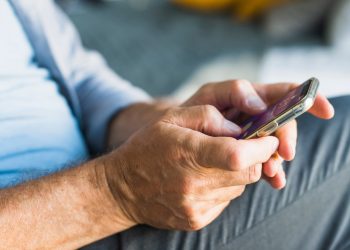 Жителям ДНР доступны электронные пенсионные удостоверения с QR-кодом