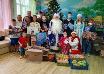 Росгвардейцы и представители РПЦ организовали новогодний праздник для детей, проходящих лечение