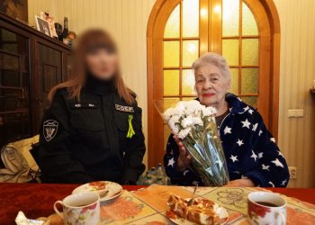 Росгвардейцы навестили жительницу Донецка, пережившую блокаду Ленинграда