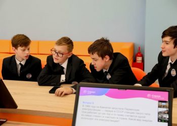 Школьники Мариуполя и Санкт-Петербурга провели телемост в честь Дня науки