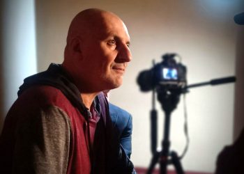 Режиссёр из Петербурга поставил в Мариуполе спектакль «Предупреждение» по Брехту