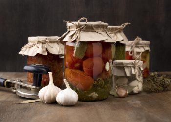 Как делать домашнюю консервацию без риска для здоровья?
