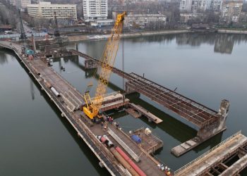 В Донецке на 95% демонтировали пролётные конструкции моста через реку Кальмиус