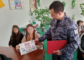 В Донецке росгвардейцы провели серию уроков мужества ко Дню войск национальной гвардии   