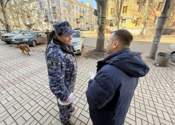 Росгвардейцы провели агитационную работу на улицах Донецка