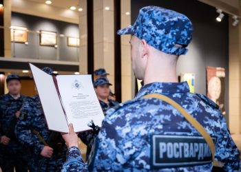 Присягу на верность Российской Федерации дали сотрудники вневедомственной охраны в ДНР