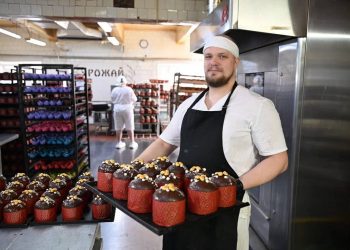 На предприятиях ДНР началась активная выпечка куличей