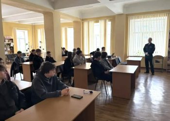 Росгвардейцы для учащихся Макеевского колледжа провели урок мужества